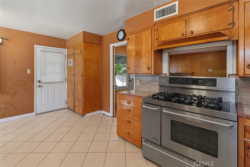 Image 18 of property listing at 417 E Cornell, Rialto, CA 92376