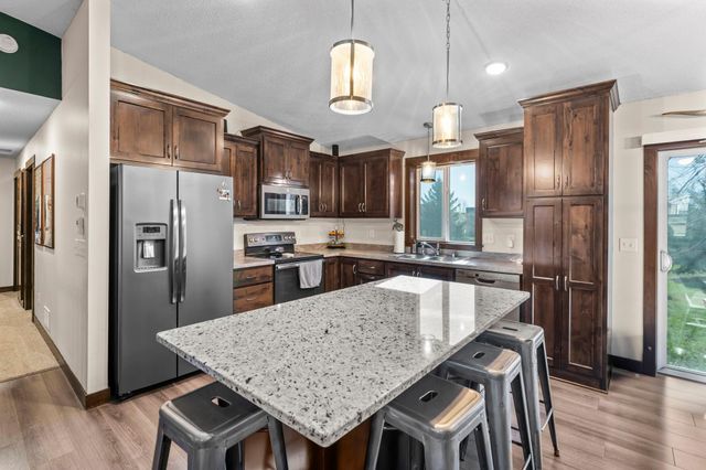 905 Bellaire Boulevard NW, Isanti, MN 55040