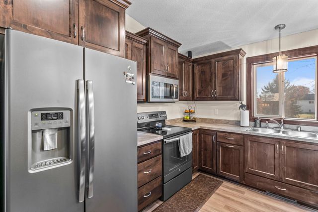 905 Bellaire Boulevard NW, Isanti, MN 55040