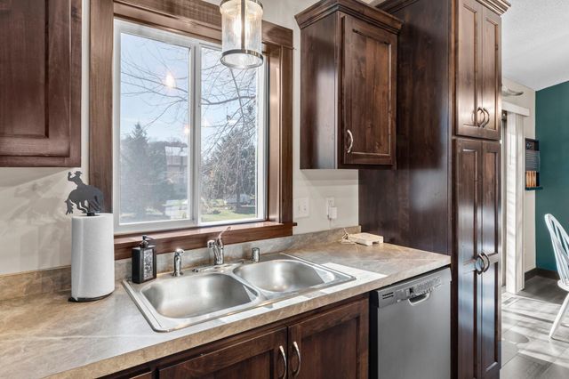 905 Bellaire Boulevard NW, Isanti, MN 55040