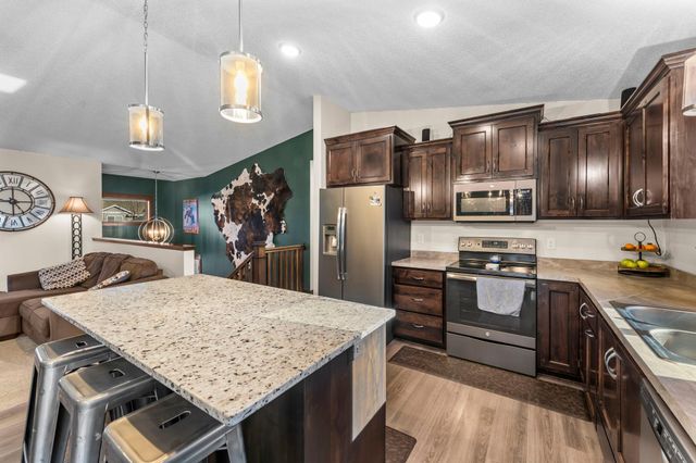 905 Bellaire Boulevard NW, Isanti, MN 55040