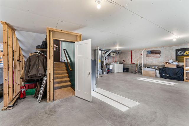 905 Bellaire Boulevard NW, Isanti, MN 55040