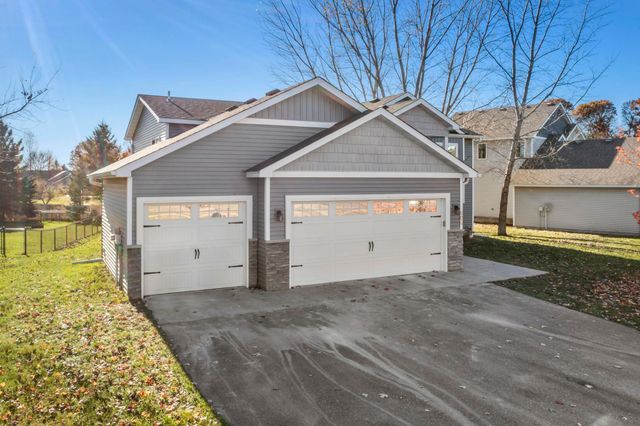 905 Bellaire Boulevard NW, Isanti, MN 55040