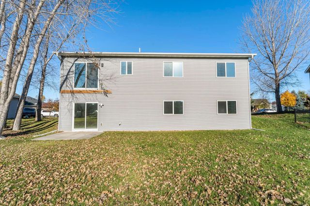 905 Bellaire Boulevard NW, Isanti, MN 55040