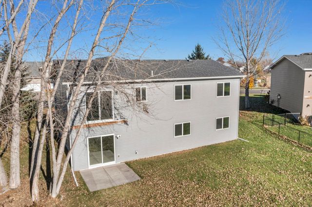 905 Bellaire Boulevard NW, Isanti, MN 55040