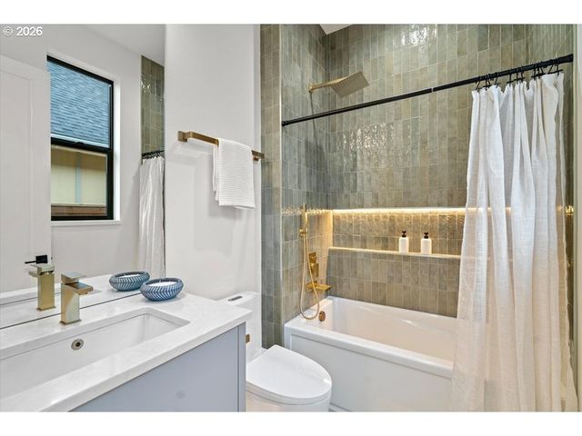 8702 Ne 182ND Pl, Vancouver, WA 98682