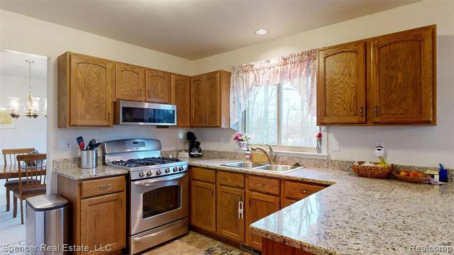 6350 Waldon Woods Drive, Clarkston, MI 48346