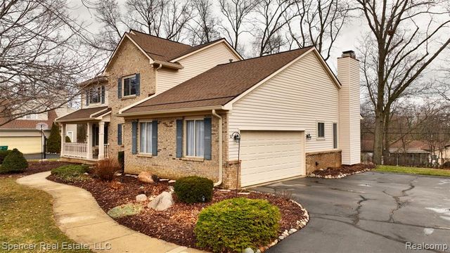 6350 Waldon Woods Drive, Clarkston, MI 48346