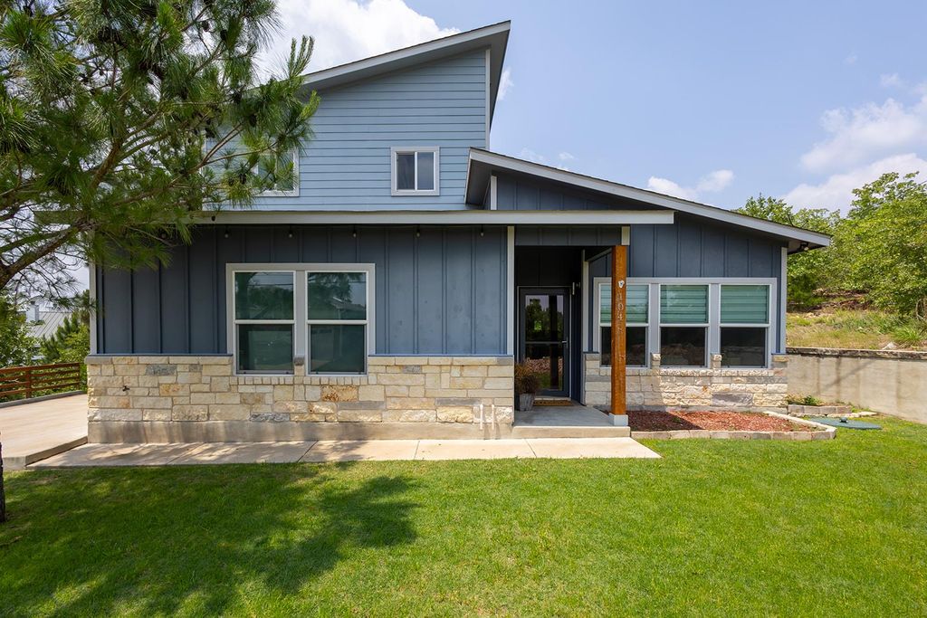 104 Kahalulu DR, Bastrop, TX 78602