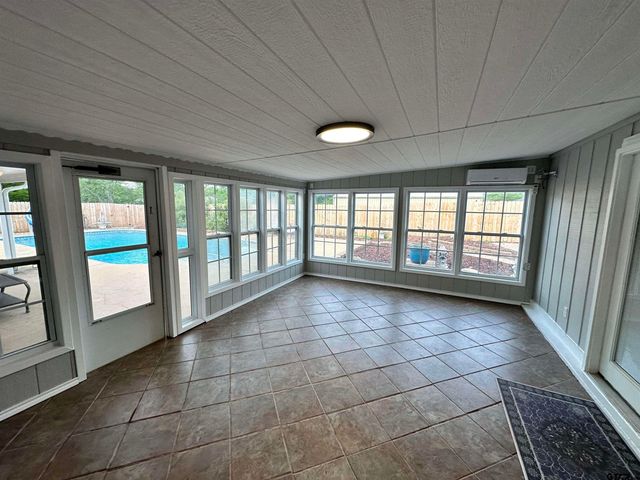 287 Hollybrook Dr., Kilgore, TX 75662