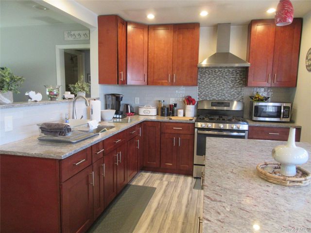 28 Laurel Trail, Monroe, NY 10950