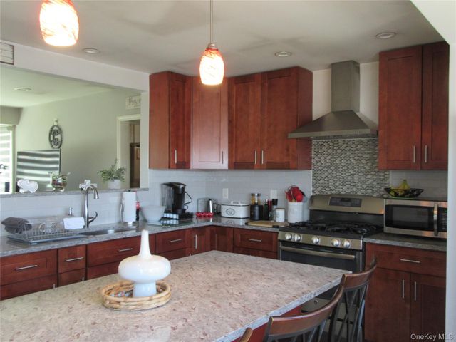 28 Laurel Trail, Monroe, NY 10950