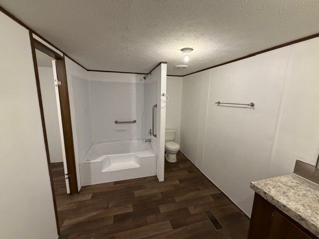 334 Whispering Trail, Gun Barrel City, TX 75156