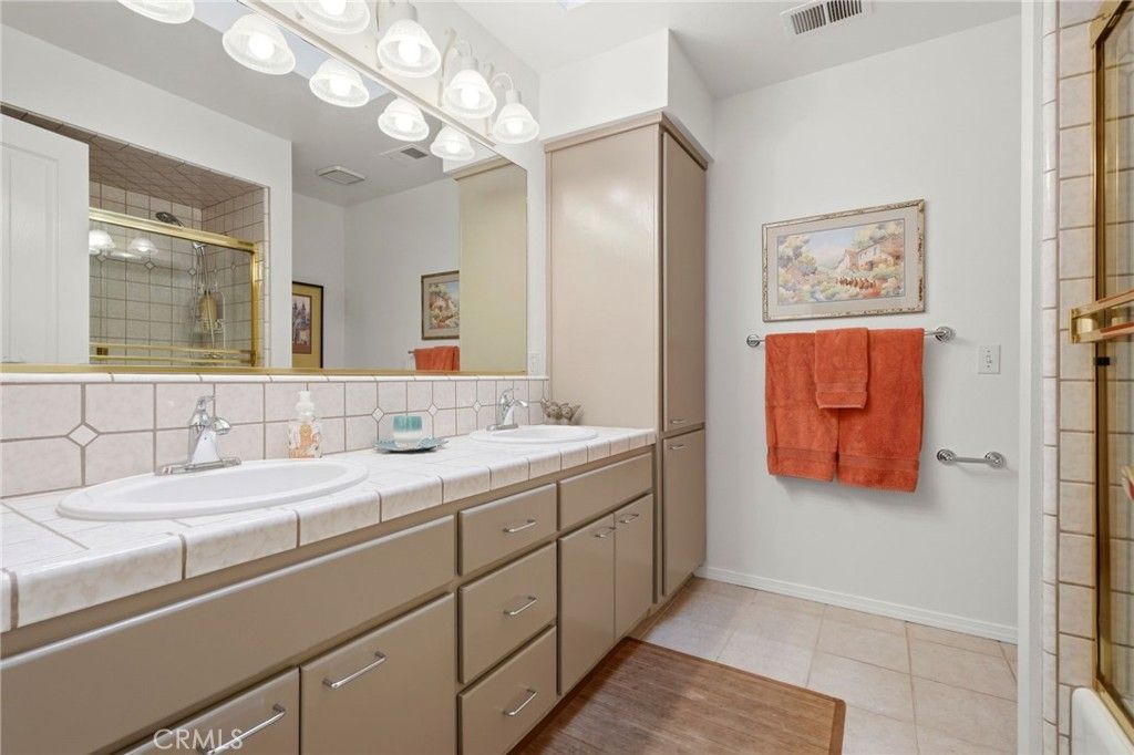 Image 34 of property listing at 2134 Cottonwood Circle, Visalia, CA 93277