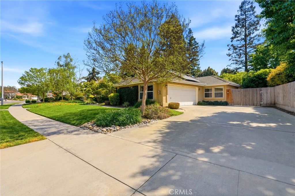 Image 3 of property listing at 2134 Cottonwood Circle, Visalia, CA 93277