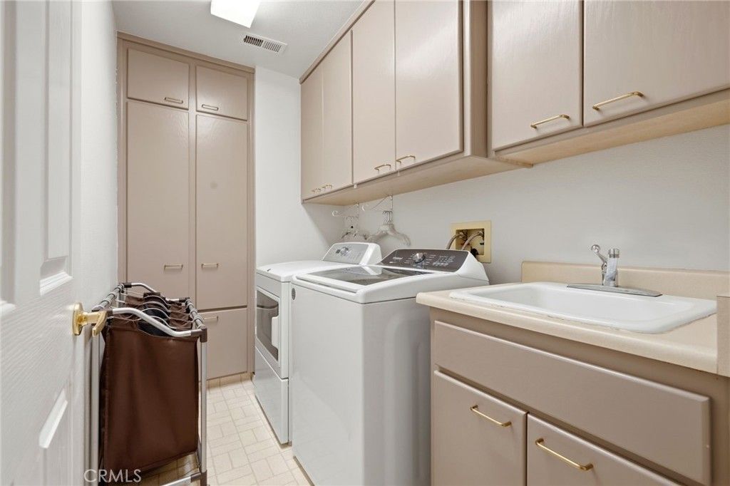 Image 41 of property listing at 2134 Cottonwood Circle, Visalia, CA 93277