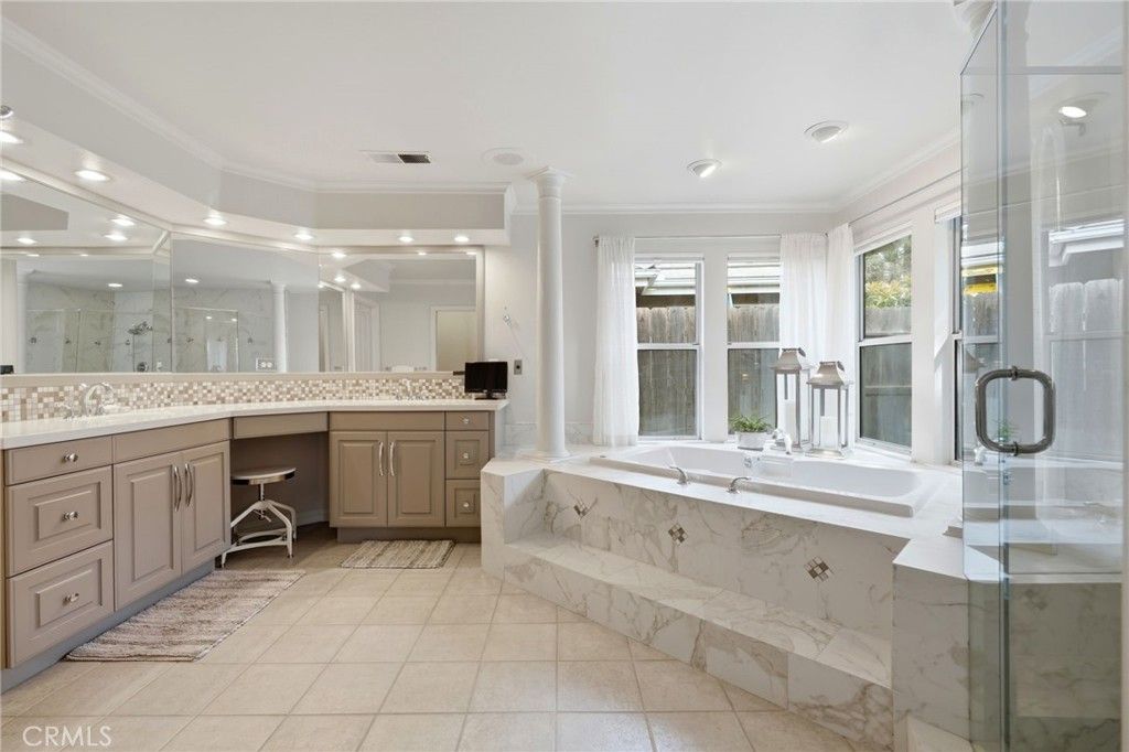 Image 46 of property listing at 2134 Cottonwood Circle, Visalia, CA 93277