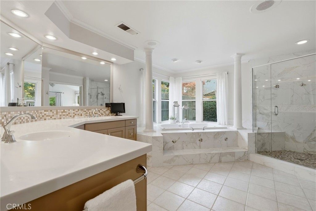 Image 48 of property listing at 2134 Cottonwood Circle, Visalia, CA 93277