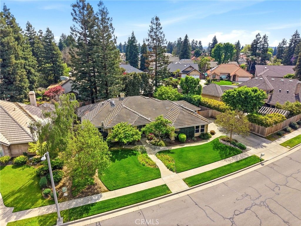 Image 5 of property listing at 2134 Cottonwood Circle, Visalia, CA 93277