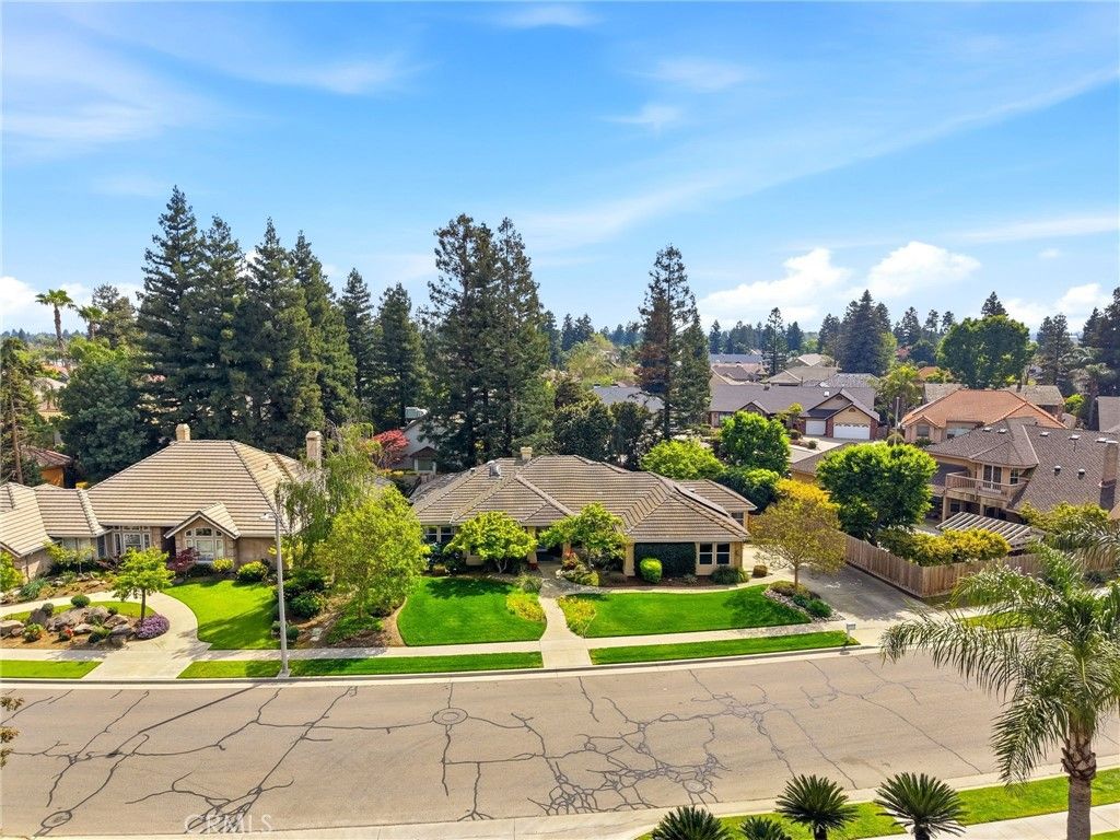 Image 6 of property listing at 2134 Cottonwood Circle, Visalia, CA 93277