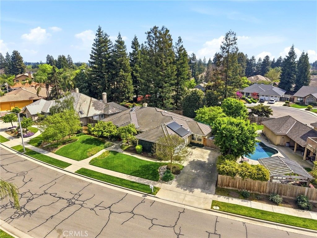 Image 7 of property listing at 2134 Cottonwood Circle, Visalia, CA 93277