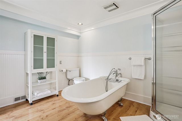 4726 Thackeray Place NE, Seattle, WA 98105