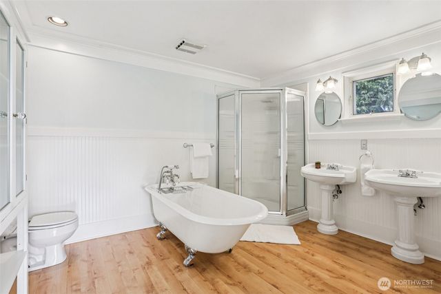 4726 Thackeray Place NE, Seattle, WA 98105