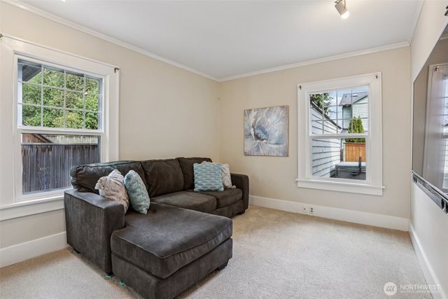 4726 Thackeray Place NE, Seattle, WA 98105