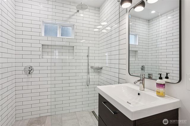 4726 Thackeray Place NE, Seattle, WA 98105