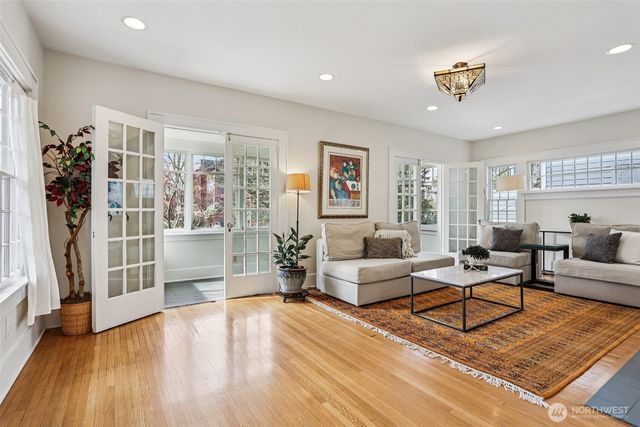 4726 Thackeray Place NE, Seattle, WA 98105