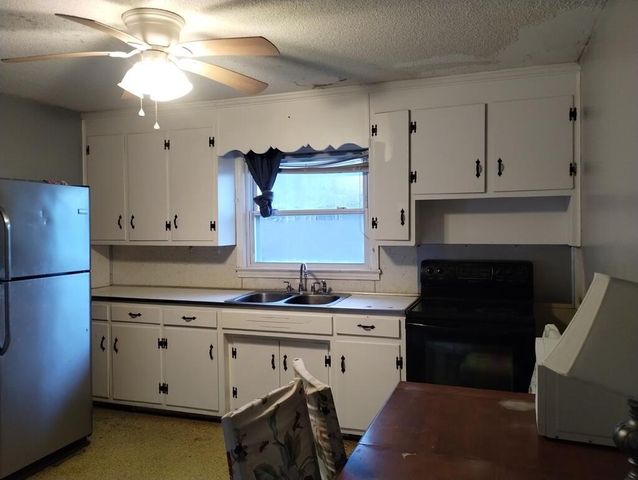 129 Townsend DR, Bassett, VA 24055