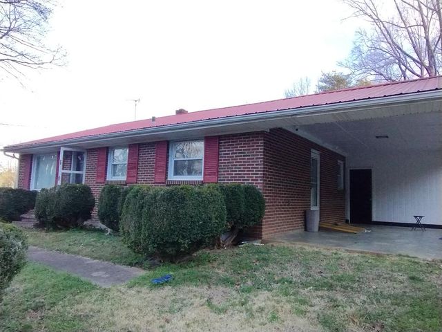 129 Townsend DR, Bassett, VA 24055