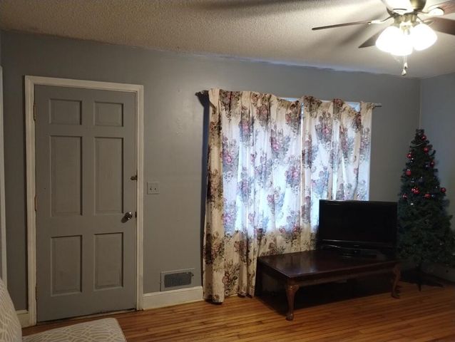 129 Townsend DR, Bassett, VA 24055