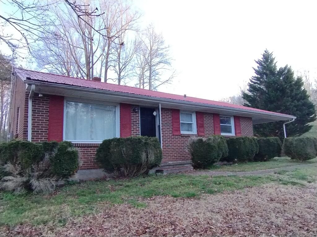 129 Townsend DR, Bassett, VA 24055