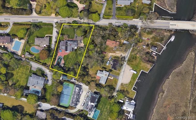 137 South Road, Westhampton, NY 11977