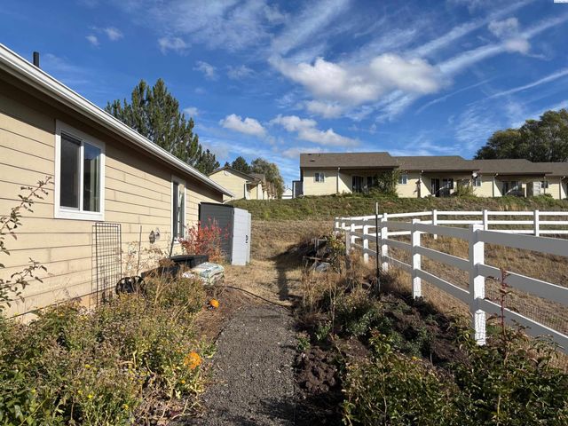 606 Harvest Loop, Palouse, WA 99161