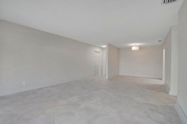 315 Venetian Drive 8, Delray Beach, FL 33483