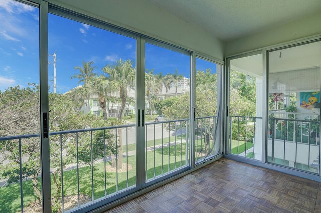 315 Venetian Drive 8, Delray Beach, FL 33483