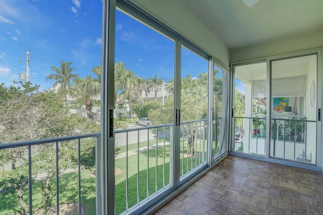 315 Venetian Drive 8, Delray Beach, FL 33483