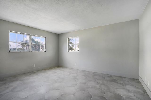 315 Venetian Drive 8, Delray Beach, FL 33483