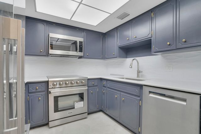 315 Venetian Drive 8, Delray Beach, FL 33483