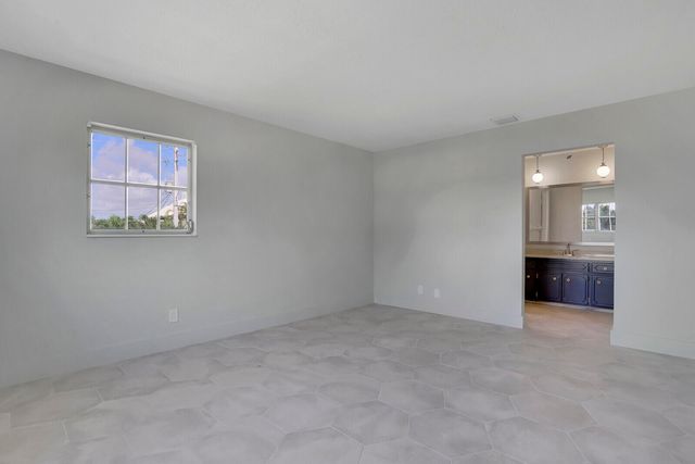 315 Venetian Drive 8, Delray Beach, FL 33483