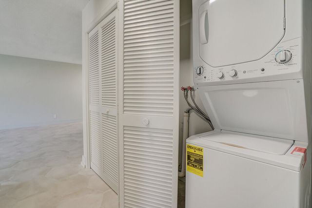 315 Venetian Drive 8, Delray Beach, FL 33483