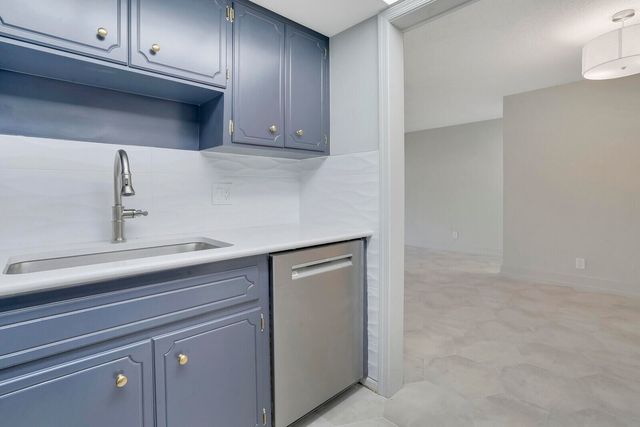 315 Venetian Drive 8, Delray Beach, FL 33483