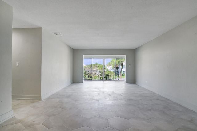 315 Venetian Drive 8, Delray Beach, FL 33483