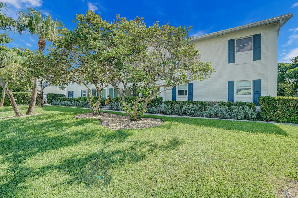 315 Venetian Drive 8, Delray Beach, FL 33483