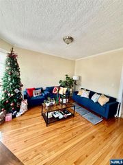 22 Mohawk Avenue 2nd Floor, Hawthorne, NJ 07506