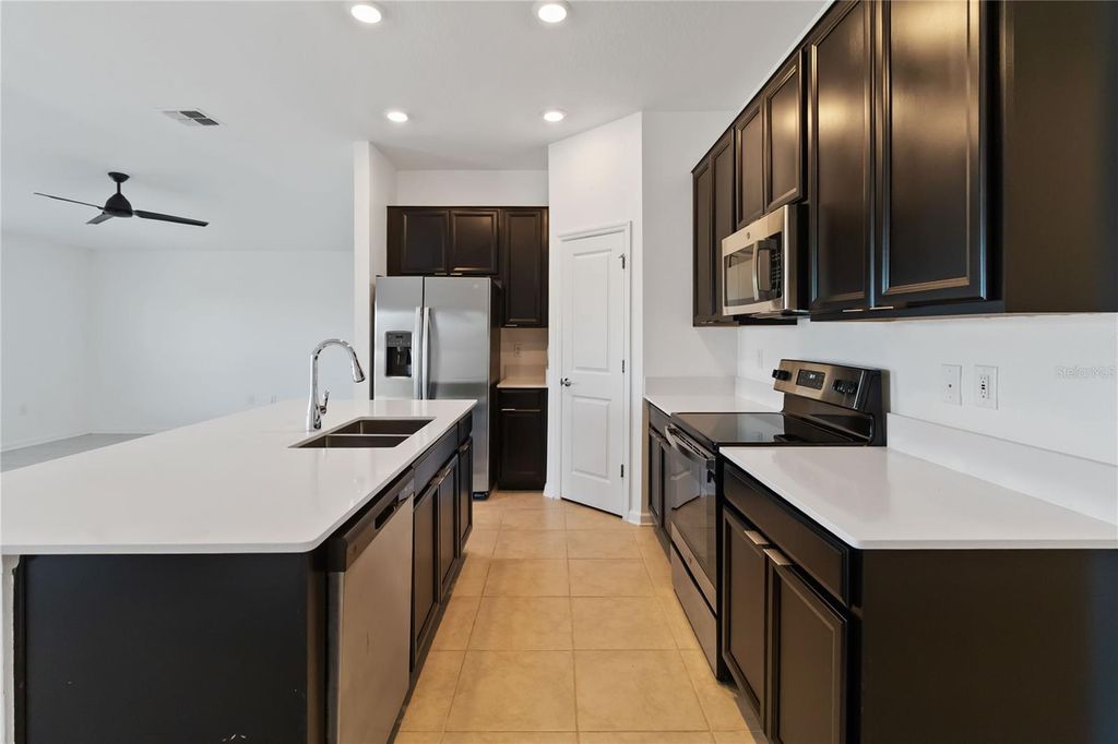 Image 12 of property listing at 292 PINEYWOODS STREET, St Cloud, FL 34772