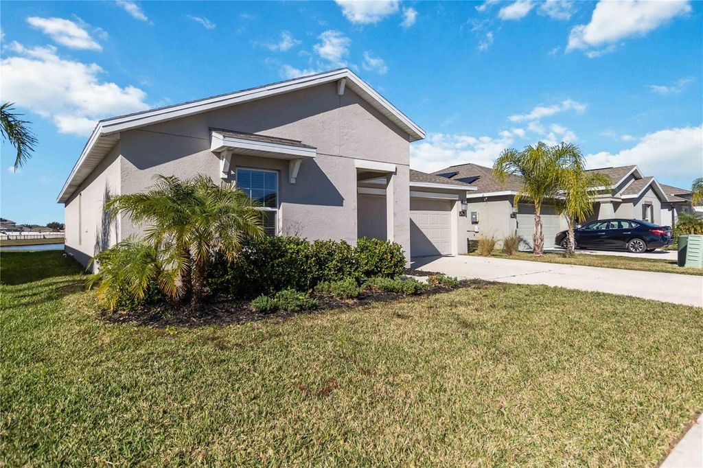 Image 5 of property listing at 292 PINEYWOODS STREET, St Cloud, FL 34772