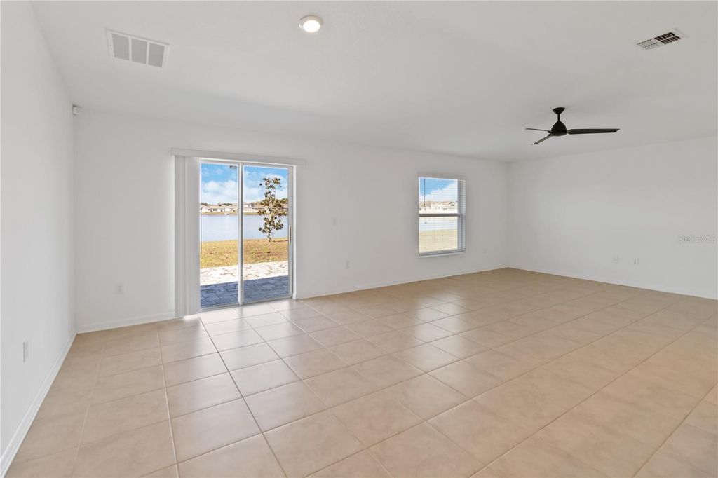 Image 7 of property listing at 292 PINEYWOODS STREET, St Cloud, FL 34772